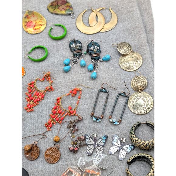 Lot of 29 Pair of Boho Vibe Earrings for Pierced Ears - Picture 8 of 10